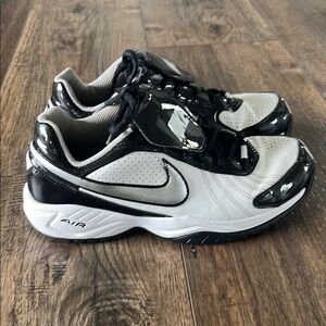 Nike Air Diamond Turf Men’s Shoes Baseball Trainer Black White Size 9